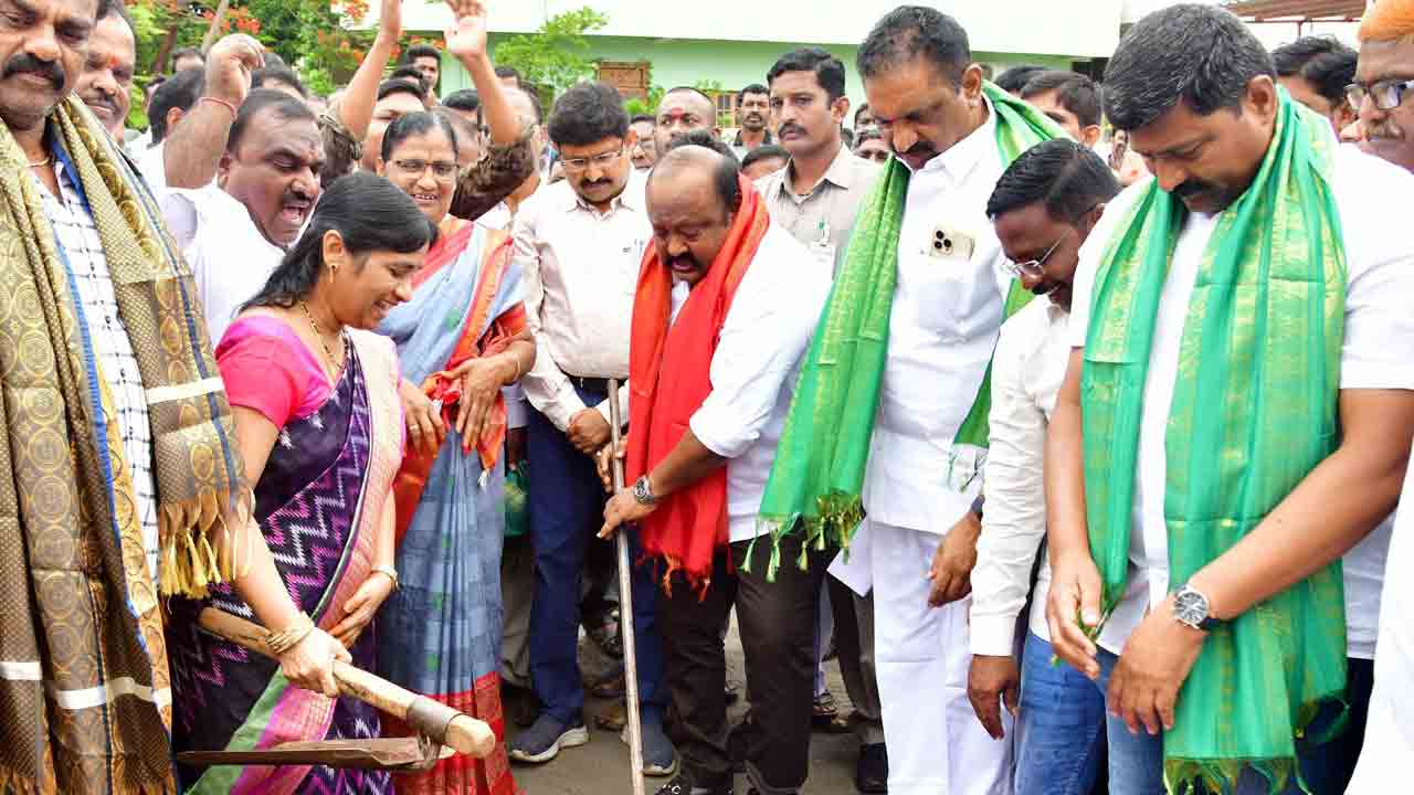 కరీంనగర్‌ను సుందరంగా తీర్చిదిద్దుతున్నం