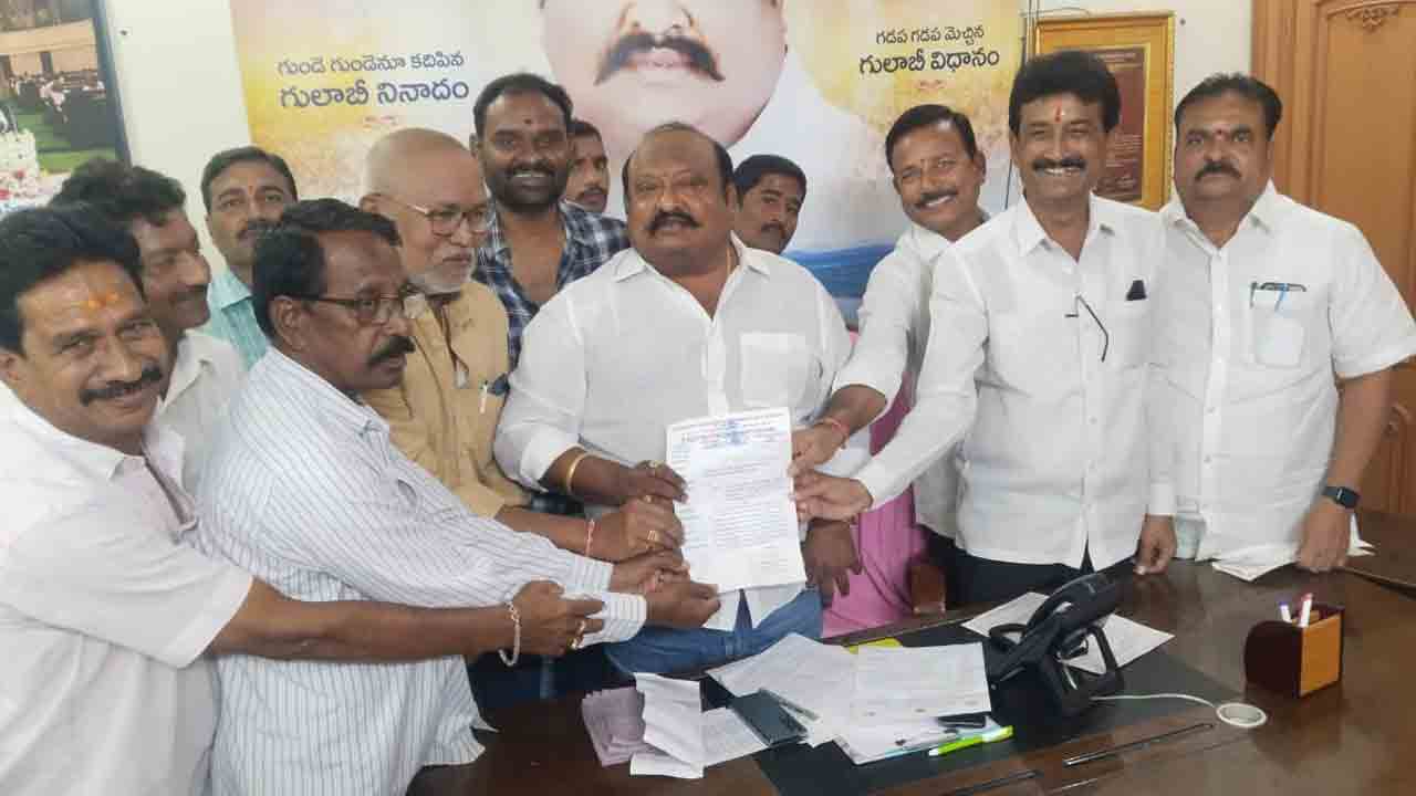 మార్కండేయ ఆలయ అభివృద్ధికి మంత్రి గంగుల హామీ