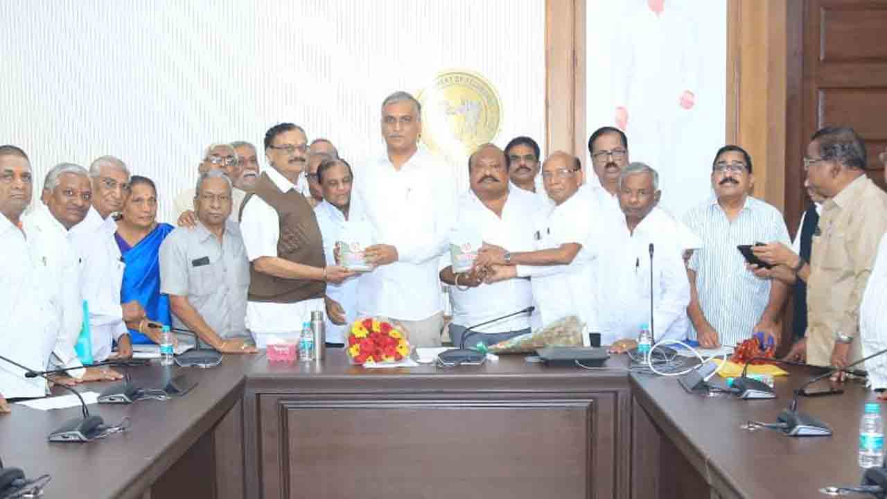 Minister Harish Rao | ప్రభుత్వ ఉద్యోగులు, పెన్షనర్ల సమస్యలు పరిష్కరించేందుకు సీఎం కేసీఆర్‌ సానుకూలం : మంత్రి హరీష్‌రావు