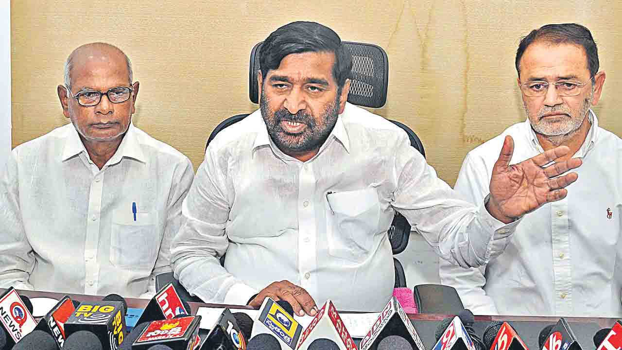 నల్లధనం ఎవరికి పంచారు