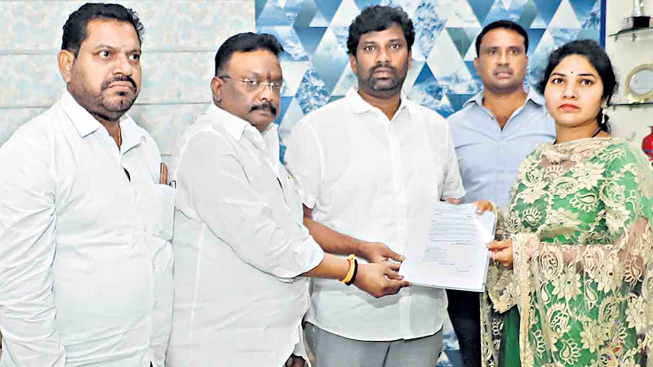 గిడ్డంగుల సంస్థ చైర్‌పర్సన్‌గా సాయిచంద్‌ సతీమణి.. ఉత్తర్వులు జారీ చేసిన ప్రభుత్వం