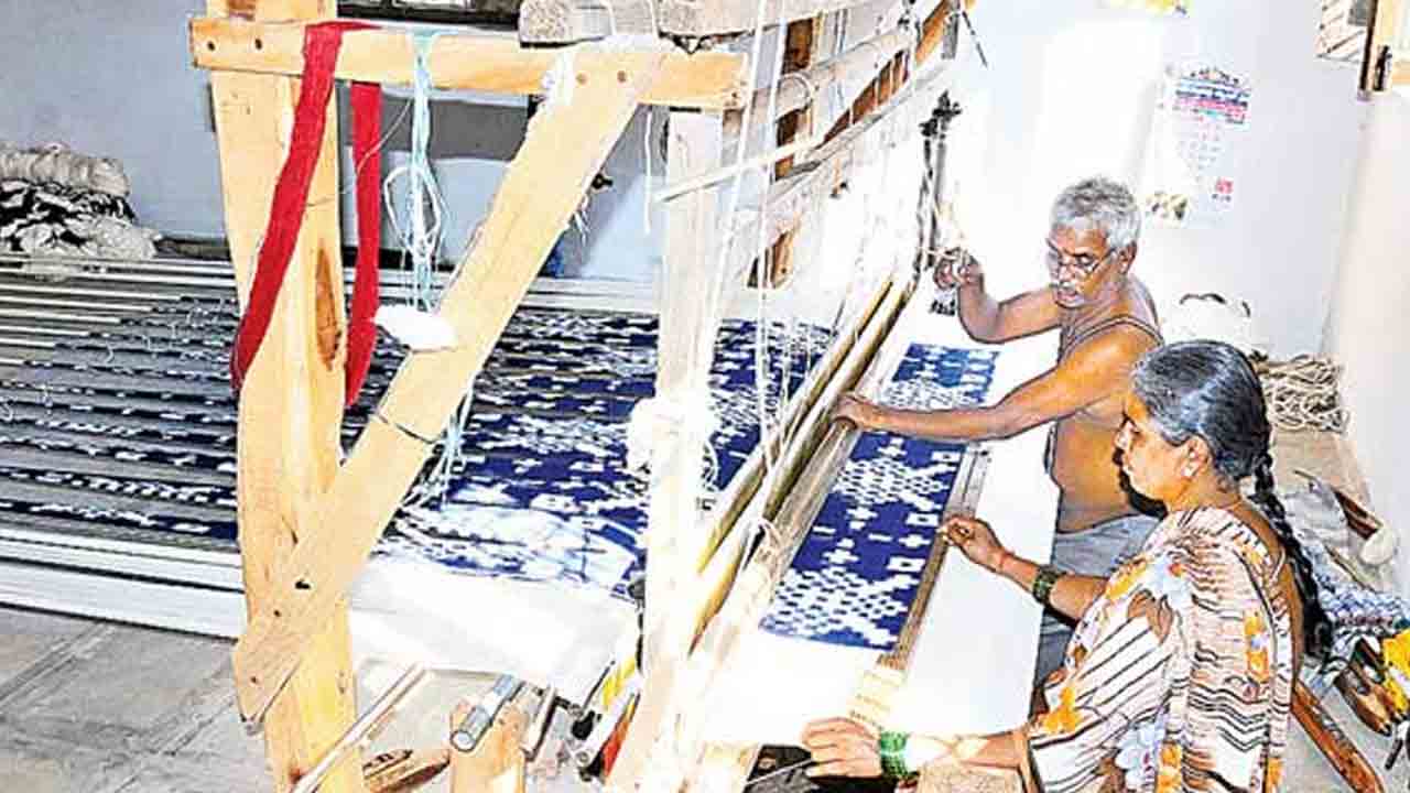 నేతన్నలకు సర్కారు అభయం