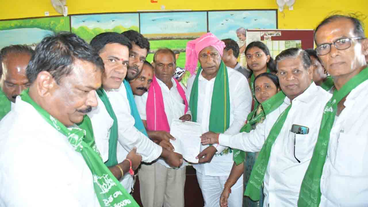 Farmers Resolution | ముఖ్యమంత్రి కేసీఆర్‌ వెంటే ఉంటాం.. మేడ్చల్‌,మల్కాజిగిరి రైతుల తీర్మానం