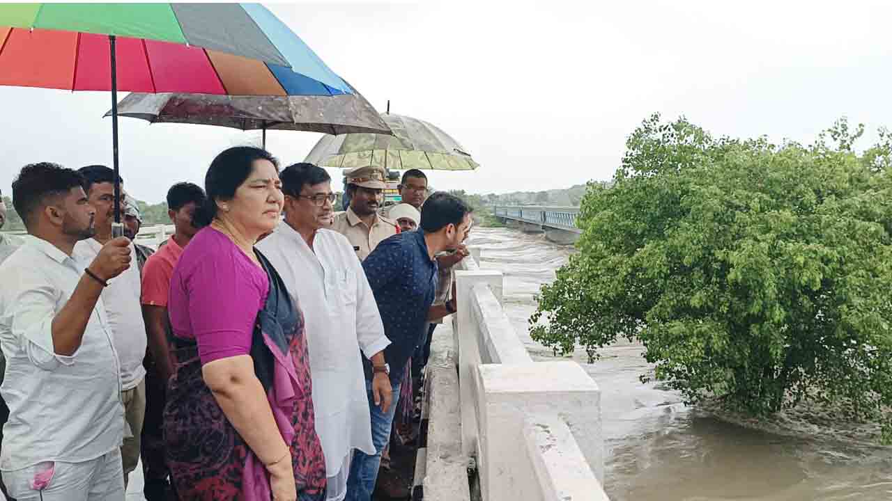 Minister Satyavati Rathod | భారీ వర్షాలతో పరివాహక రైతులు జాగ్రత్తలు తీసుకోవాలి : మంత్రి సత్యవతి రాథోడ్‌