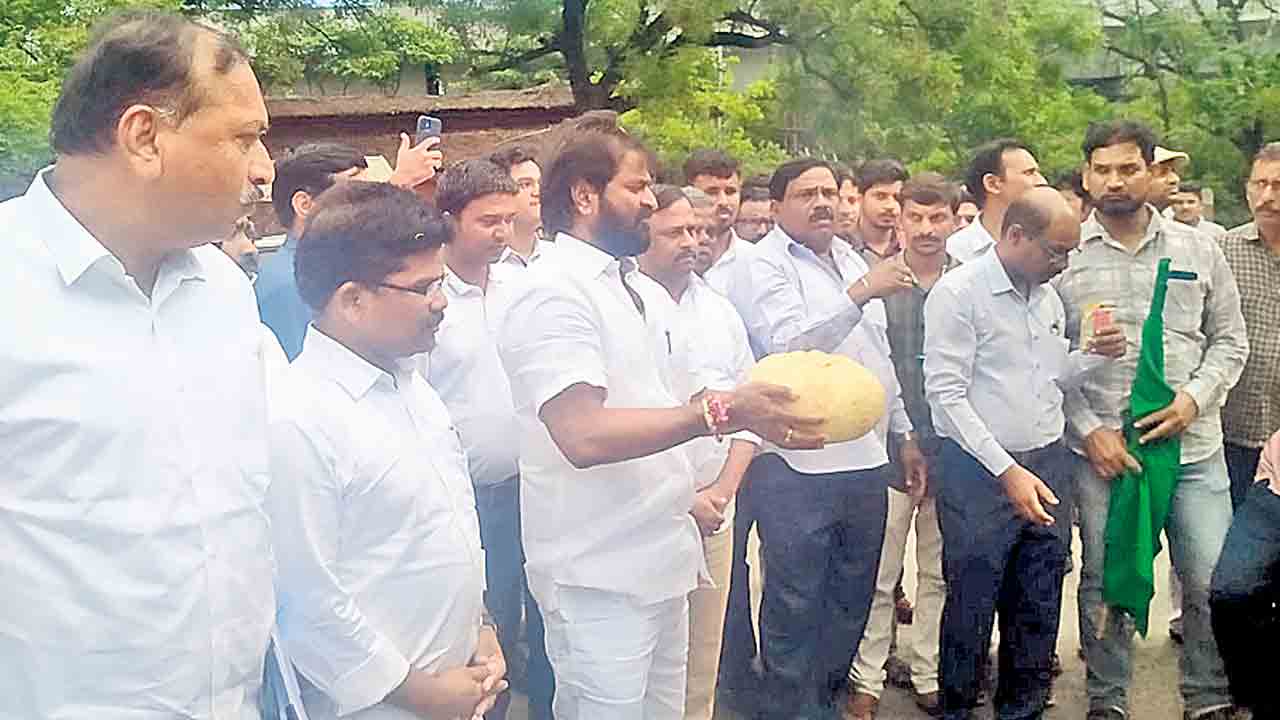 టూరిజాన్ని అగ్రగామిగా నిలిపేందుకు కృషి