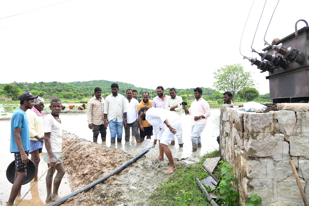 Minister Srinivas Goud Planted Paddy In The Field At Chinnadarpally