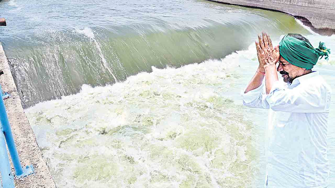 కాళేశ్వర గంగ‌మ్మ చెంత రైత‌న్న పుల‌కింత‌..