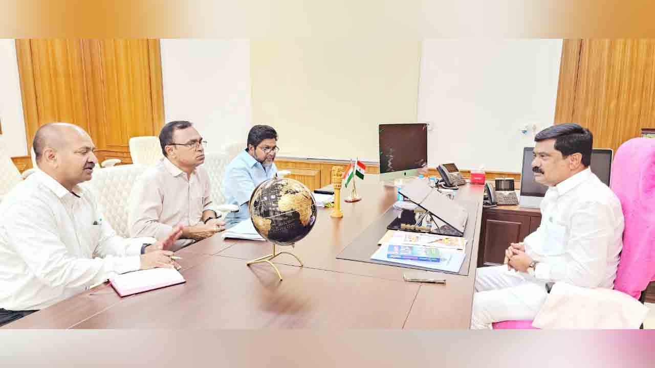 Minister Vemula | వర్షాభావ పరిస్థితులను సమర్ధవంతంగా ఎదుర్కొనేందుకు అధికారులు సిద్ధంగా ఉండాలి : మంత్రి వేముల