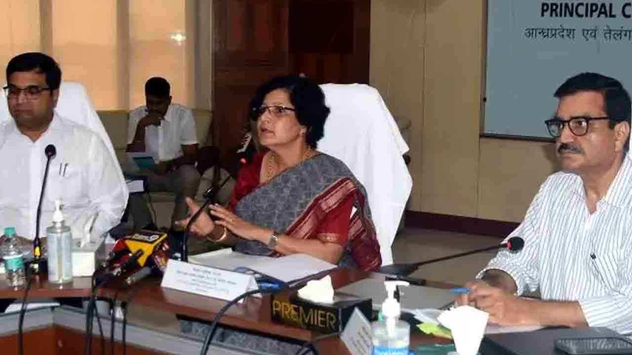 తప్పుడు పత్రాలతో ఐటీ రీఫండ్‌!