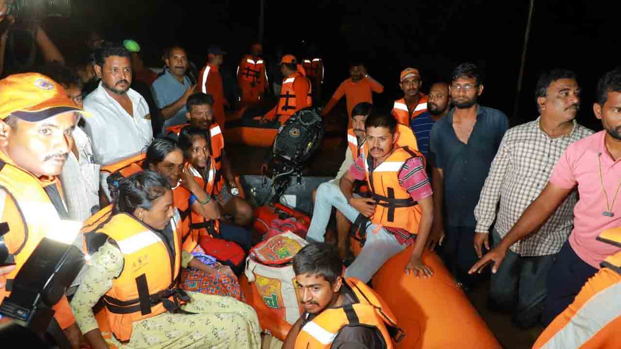 శాంతిస్తున్న గోదారి