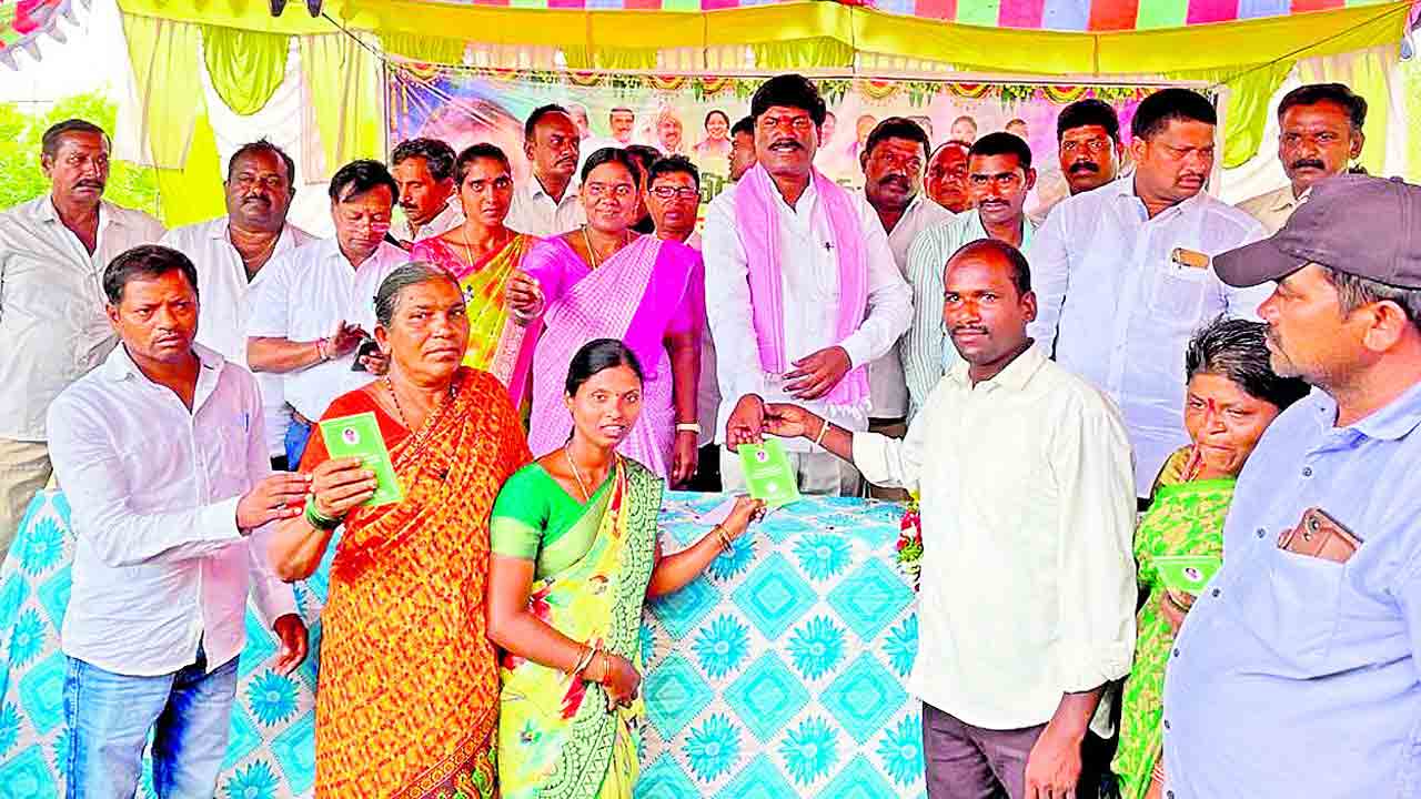 పోడు రైతులను ఆదుకున్నది కేసీఆరే..