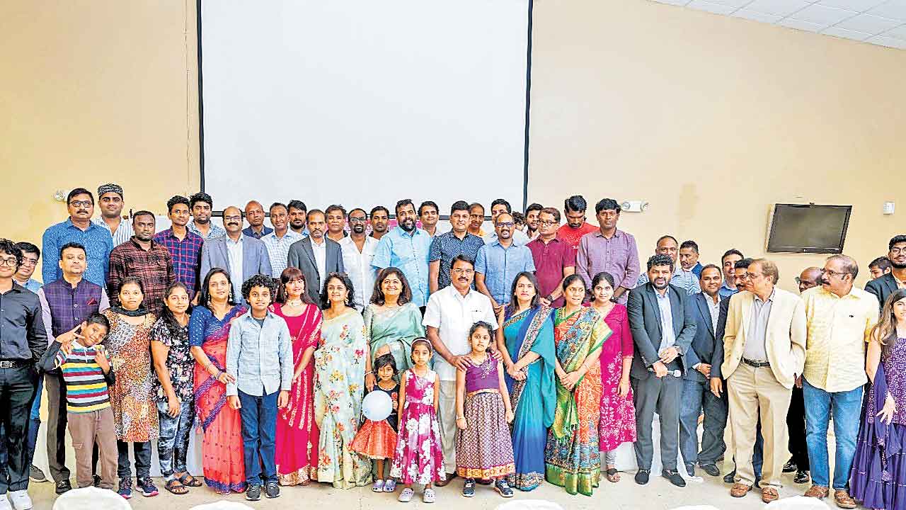 ప్రవాసులు చేయూతనివ్వాలి.. మంత్రి నిరంజన్‌రెడ్డి పిలుపు