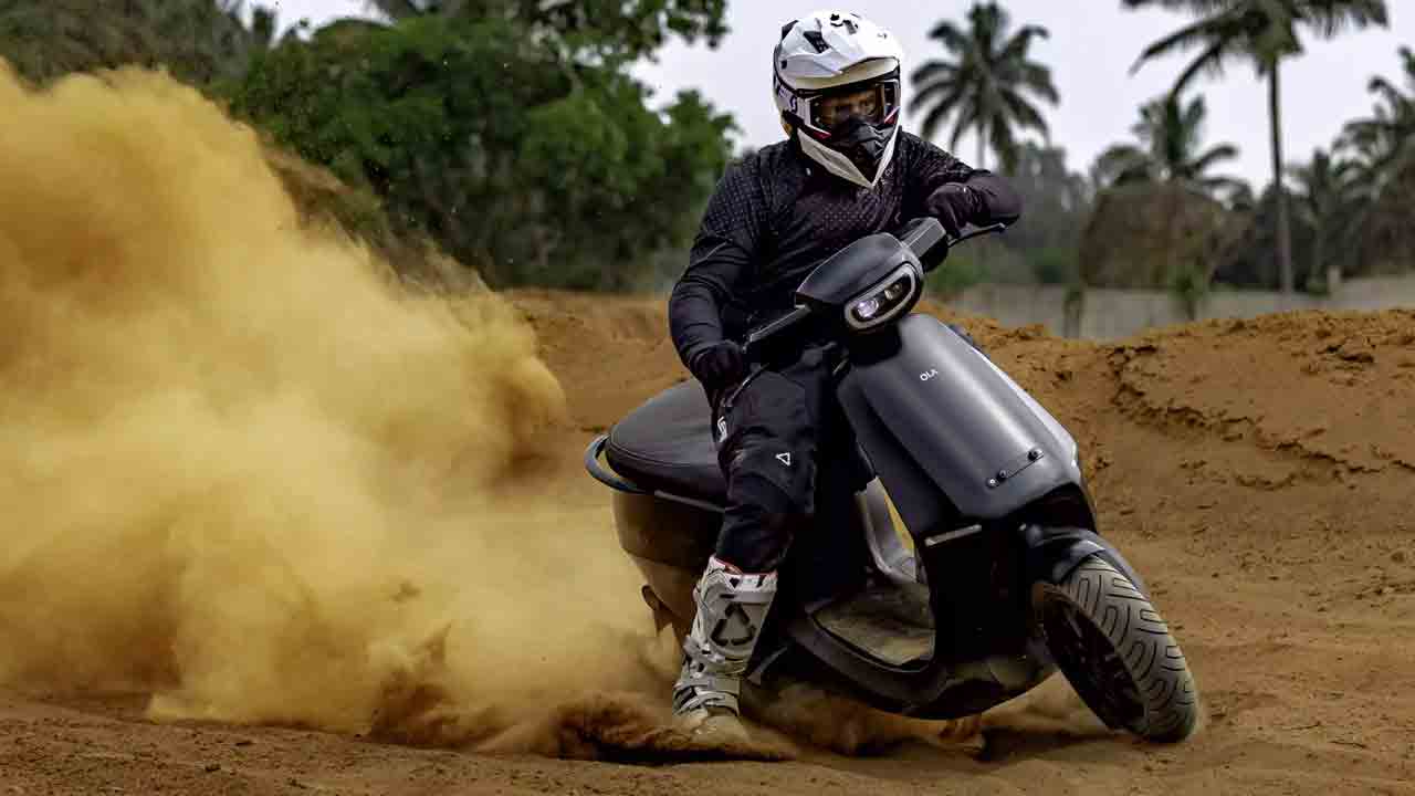 Ola Electric | ఈవీ స్కూట‌ర్స్ సేల్స్‌లో ఓలా ఎల‌క్ట్రిక్ పైచేయి.. దేశ‌మంతటా ఎక్స్‌పీరియ‌న్స్ కేంద్రాలు