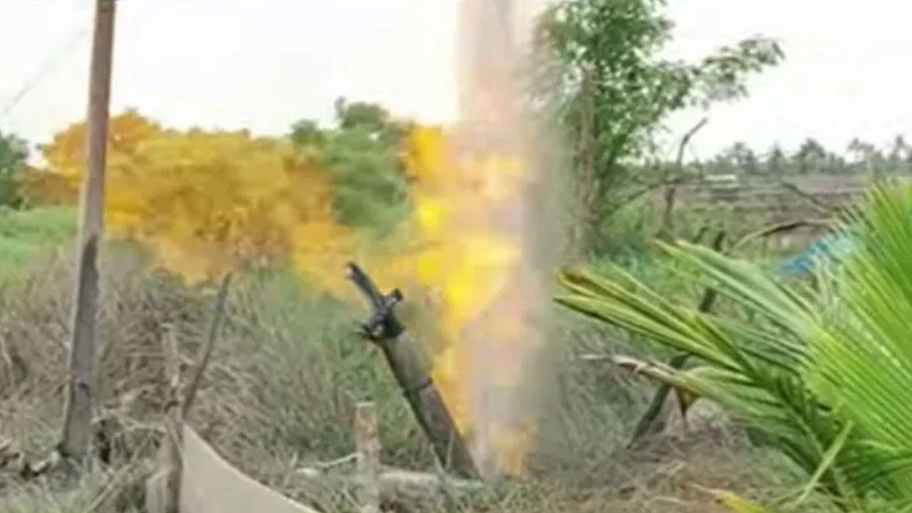 ONGC | ఓఎన్జీసీ గ్యాస్‌ పైపులైన్‌ లీక్‌.. బోరుబావి నుంచి ఎగసిపడుతున్న మంటలు