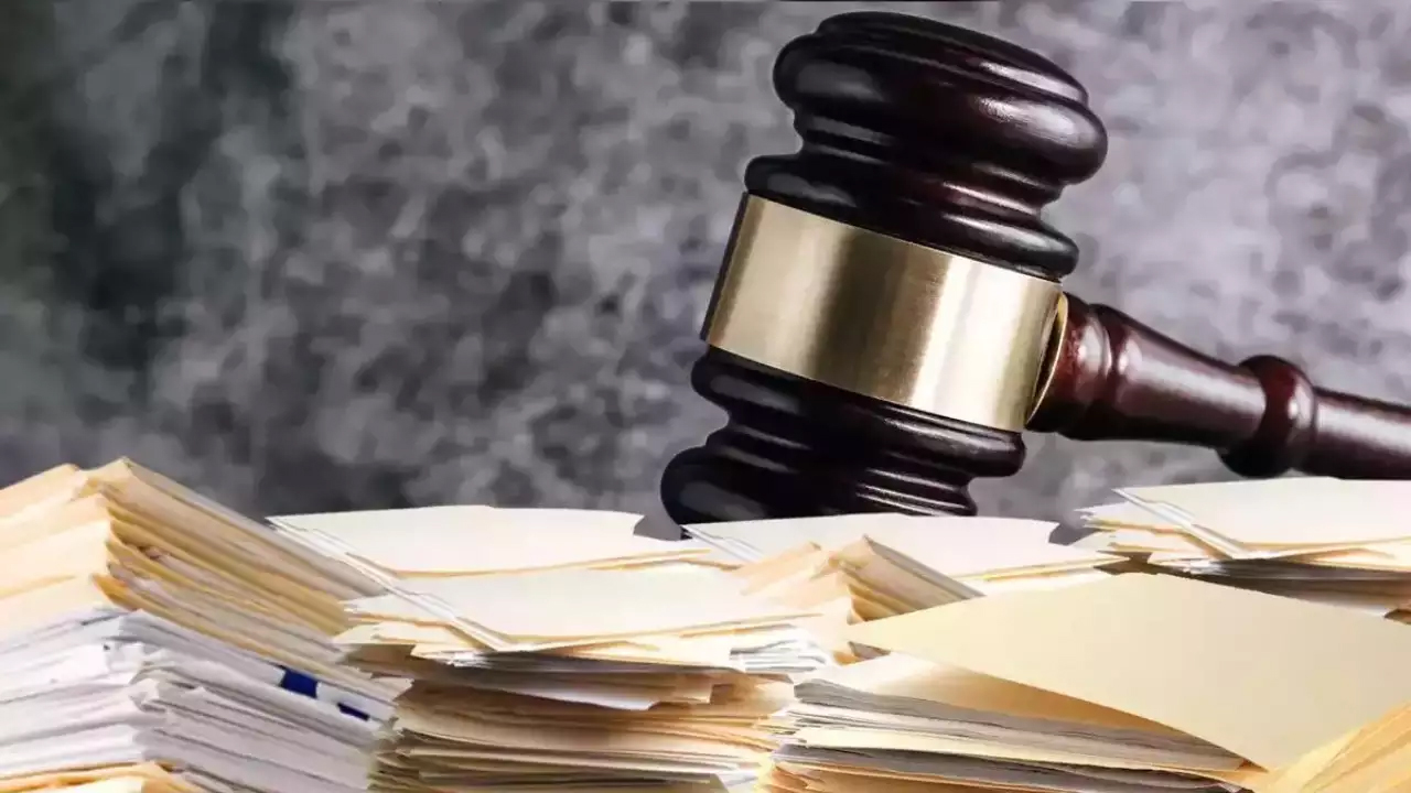 PENDING CASES హైకోర్టుల్లో 30 ఏండ్లుగా పెండింగ్లో ఉన్న 71వేలకుపైగా PENDING CASES హైకోర్టుల్లో 30 ఏండ్లుగా పెండింగ్లో ఉన్న 71వేలకుపైగా