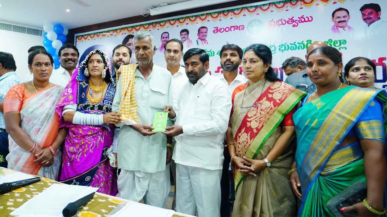 ‘పోడు’ పంపిణీలో తెలంగాణ రోల్‌మాడల్‌