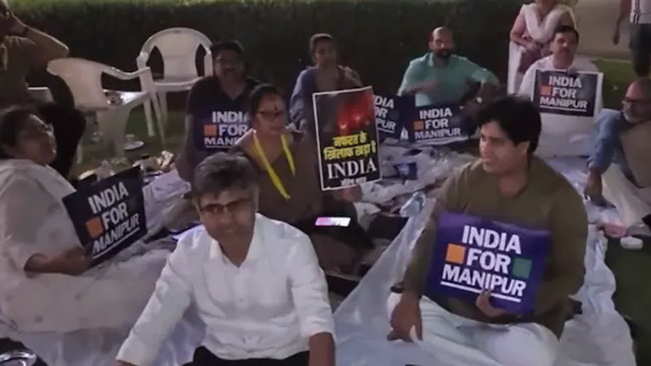 Manipur | మణిపూర్ పై ఆరని మంటలు.. పార్లమెంట్ ఆవరణలో రాత్రంతా విపక్ష ఎంపీల నిరసన దీక్ష