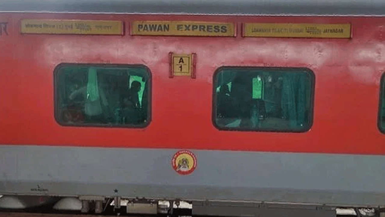 Pawan express | విరిగిన చక్రంతో 10 కి.మీ వెళ్లిన రైలు.. ప్రయాణికుల అప్రమత్తతతో తప్పిన పెను ప్రమాదం