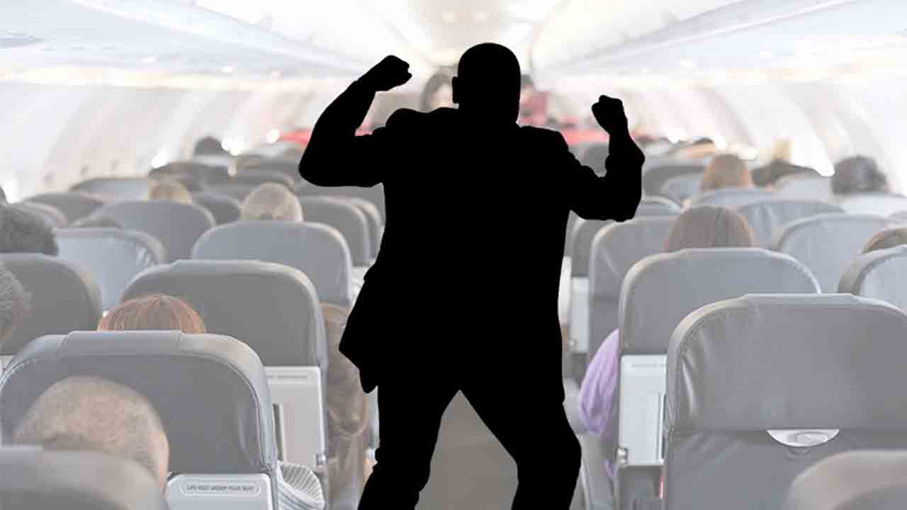 అధికారిని దూషించిన విమాన ప్రయాణికుడు