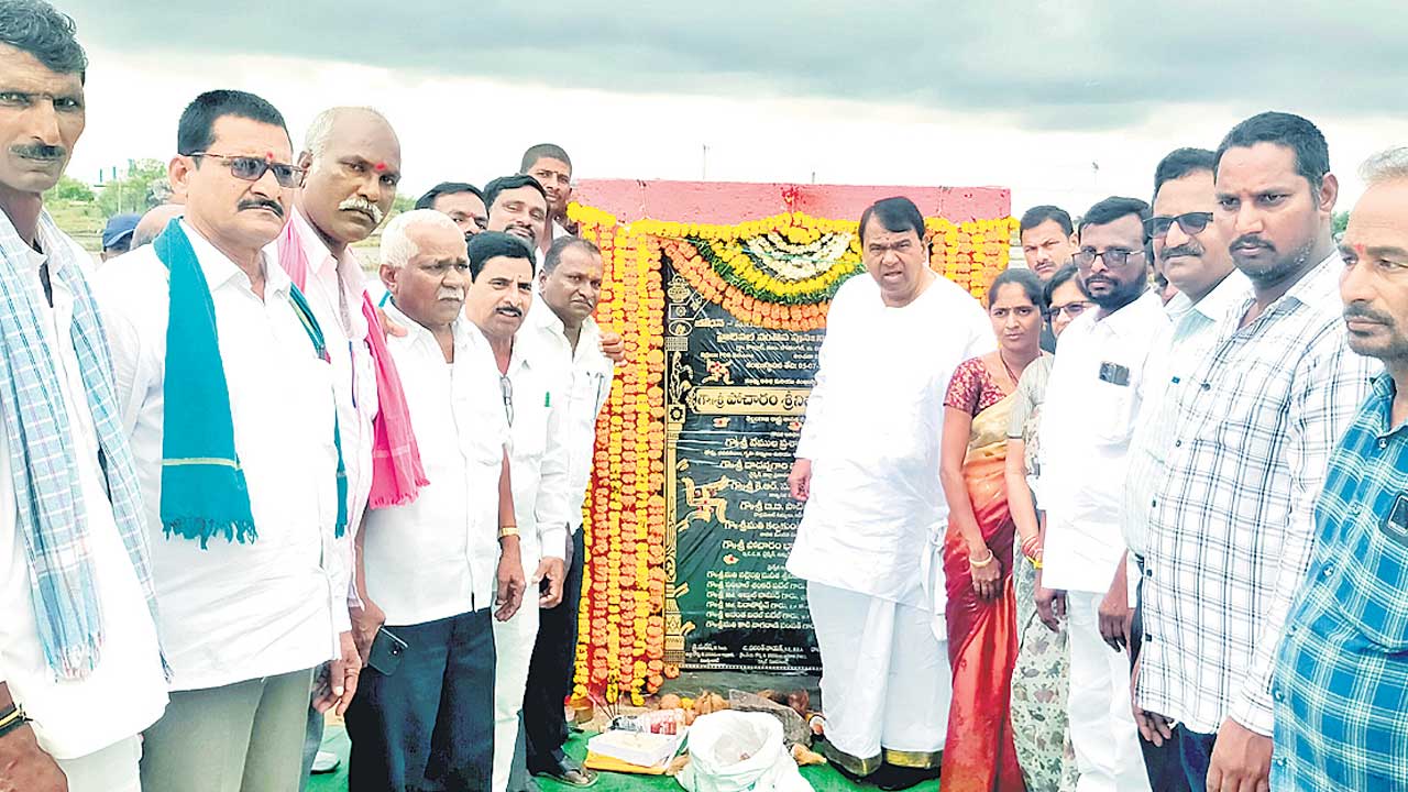 ప్రతి ఇంటికీ సంక్షేమ పథకాలు