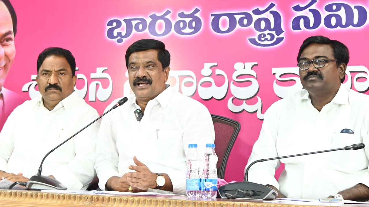 రేవంత్‌, ఈటల రహస్య భేటీ ఫొటోలు బయటపెట్టాలా?: బీఆర్‌ఎస్‌ నేతలు