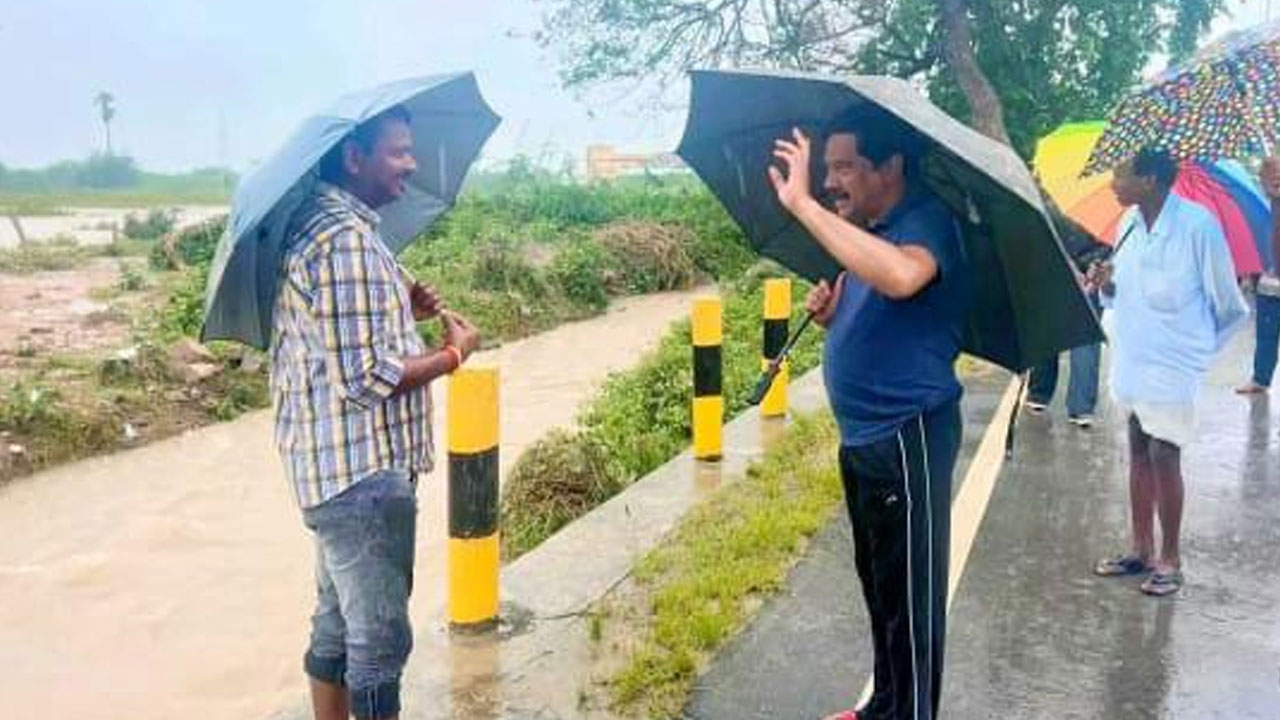 Minister Prashanth reddy | ఉమ్మడి నిజామాబాద్‌లో విస్తారంగా కురుస్తున్న వర్షాలు.. పరిస్థితిని సమీక్షించిన మంత్రి వేముల