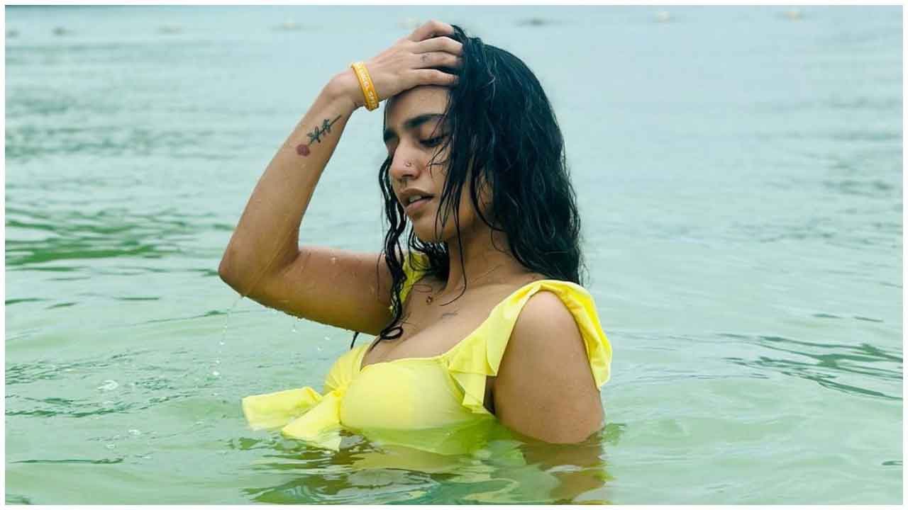 Priya Prakash Varrier | తడి అందాలతో హీటెక్కిస్తున్న ప్రియా ప్రకాష్ వారియర్..