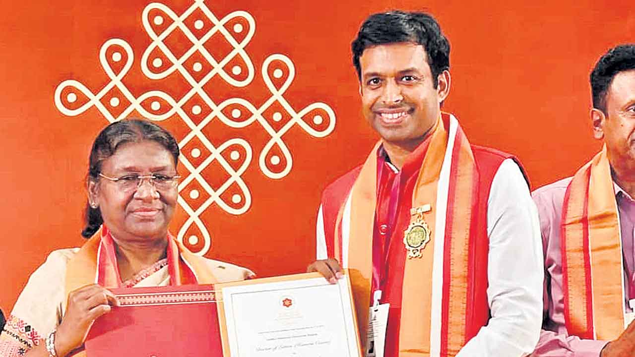 గోపీచంద్‌కు గౌరవ డాక్టరేట్‌