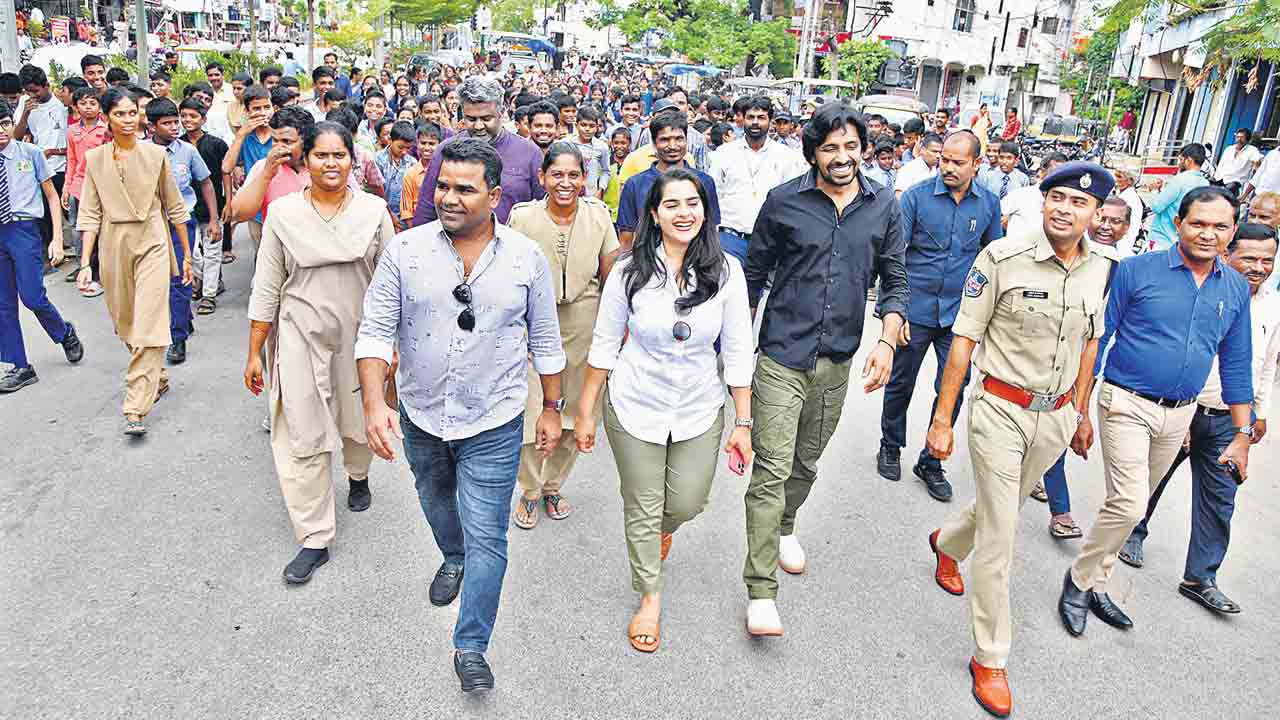 యాంటీ డ్రగ్స్‌ ర్యాలీలో ‘బలగం’ టీం