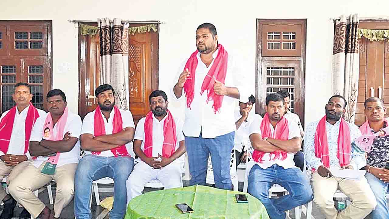 ప్రతి ఒక్కరూ కష్టపడి పని చేయాలి