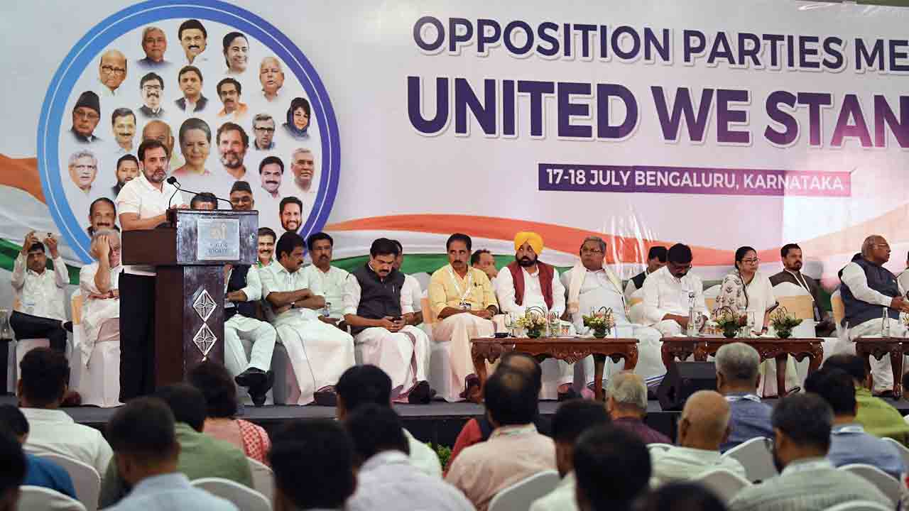 కాంగ్రెస్‌, బీజేపీ అధికార యావ.. పావులుగా మారుతున్న ఇతర పార్టీలు