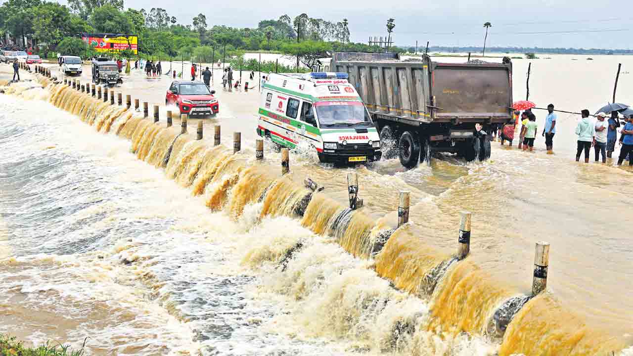 Heavy Rains | మరో రెండ్రోజులు కుండపోతే.. ఈ జిల్లాల్లో అత్యంత భారీ వర్షాలు కురుస్తాయి జాగ్రత్త!