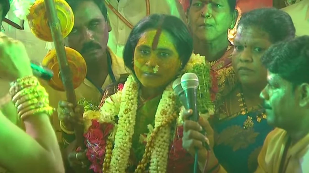 Rangam | ఆలస్యమైనా వర్షాలు తప్పనిసరిగా వస్తాయి.. ప్రజలు భయాందోళన చెందవద్దు.. భవిష్యవాణి వినిపించిన స్వర్ణలత