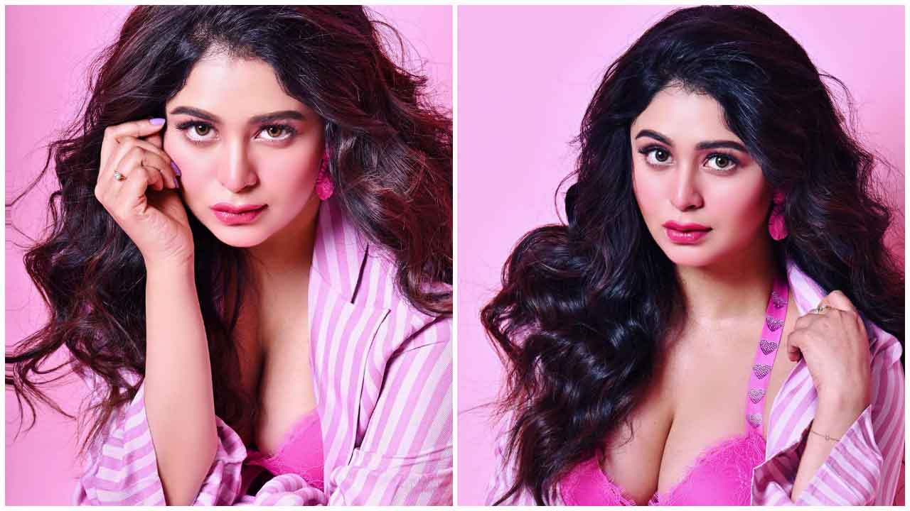 Ritabhari Chakraborty | చూపులతో మతుల పోగొడుతున్న రీతాభరి చక్రవర్తి..