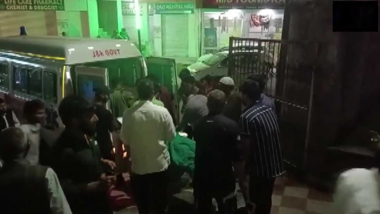 Road accident | కారును ఢీకొట్టిన గుర్తుతెలియని వాహనం.. నలుగురు దుర్మరణం, ఐదుగురికి తీవ్ర గాయాలు