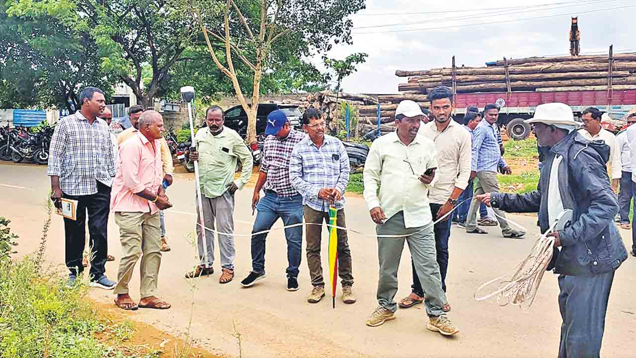 Ponguleti | పొంగులేటి సోదరుడి భూకబ్జా.. 21.50 గుంటల ప్రభుత్వ స్థలాన్ని ఆక్రమించిన ప్రసాద్‌రెడ్డి