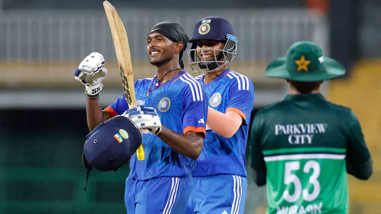 యువ భారత్‌ జయకేతనం