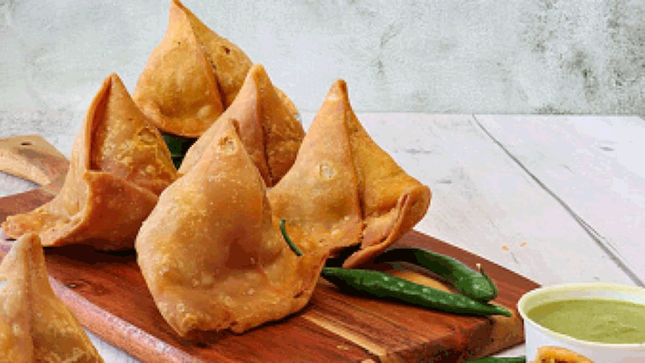 samosas | వైద్యుడి కొంప ముంచిన సమోసాలు.. ఏకంగా రూ.1.40 లక్షలు స్వాహా చేసిన మోసగాళ్లు