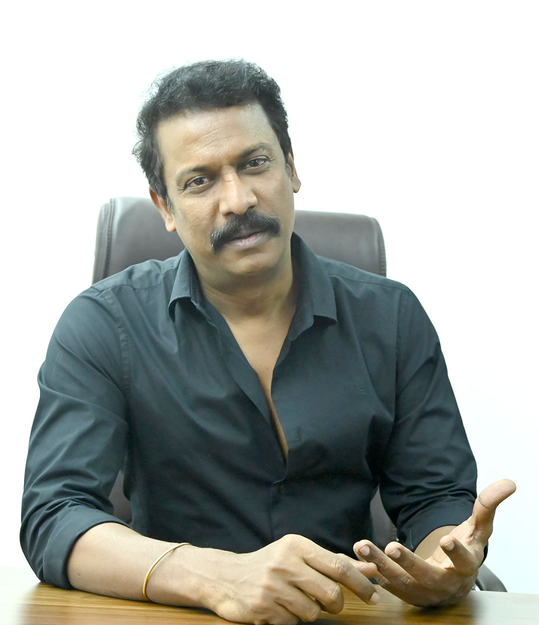 ఆయన ఈ సినిమా కోసం సమయం వృథా చేయకూడదని సెట్‌లోనే కాస్ట్యూమ్స్‌ మార్చుకున్నారు. షూటింగ్‌ జరిగినన్ని రోజులు ఉపవాసం చేశారు. 