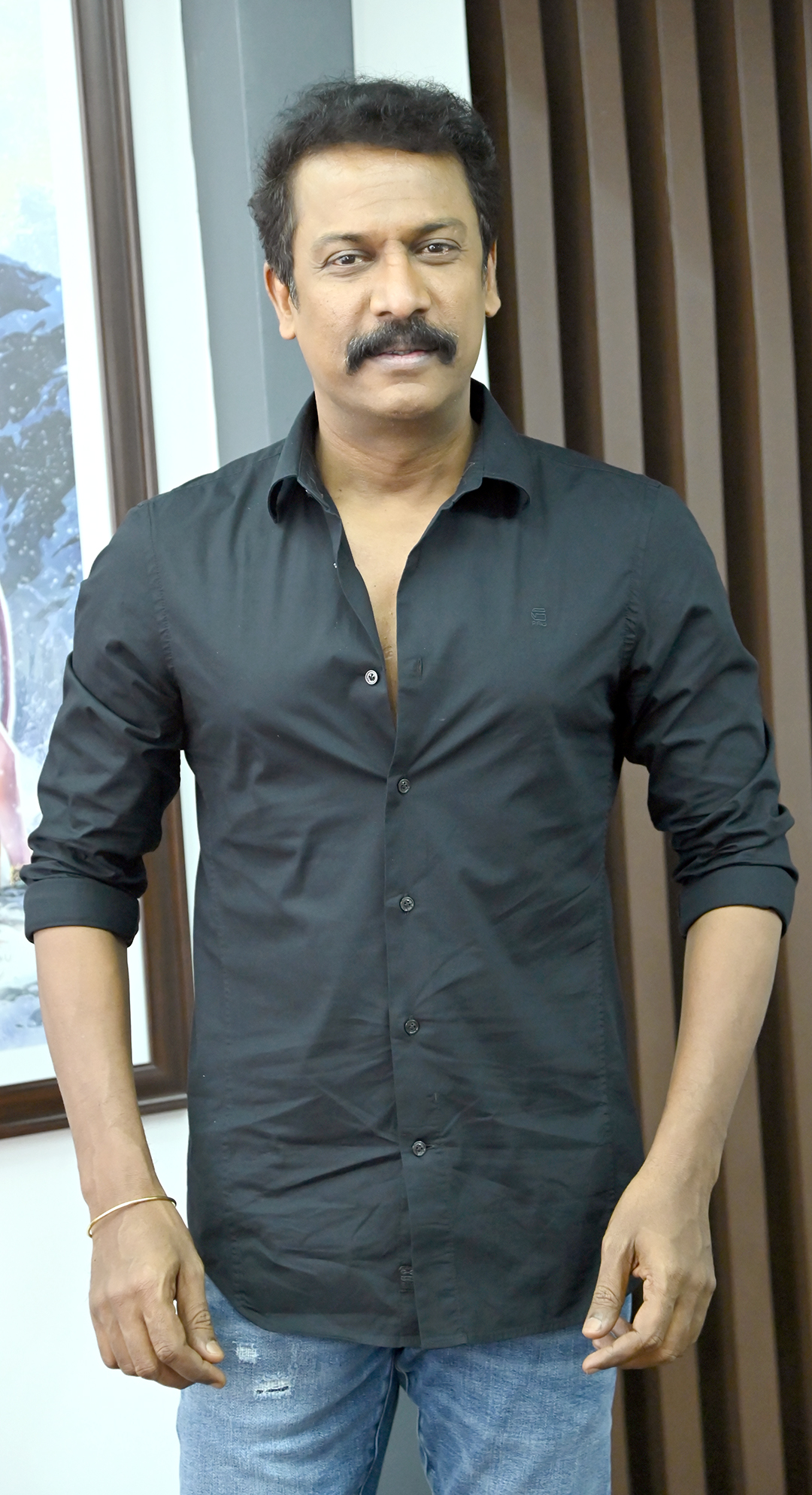 ‘వినోదయ సిత్తం’ (Vinodhaya Sitham)కు తెలుగు రీమేక్‌గా టీజీ విశ్వప్రసాద్ (TG Vishwa Prasad) నిర్మించిన ఈ చిత్రంలో పవన్‌కల్యాణ్ (Pawan Kalyan), సాయిధరమ్‌తేజ్ (Sai Dharam Tej) కథానాయకులు.
