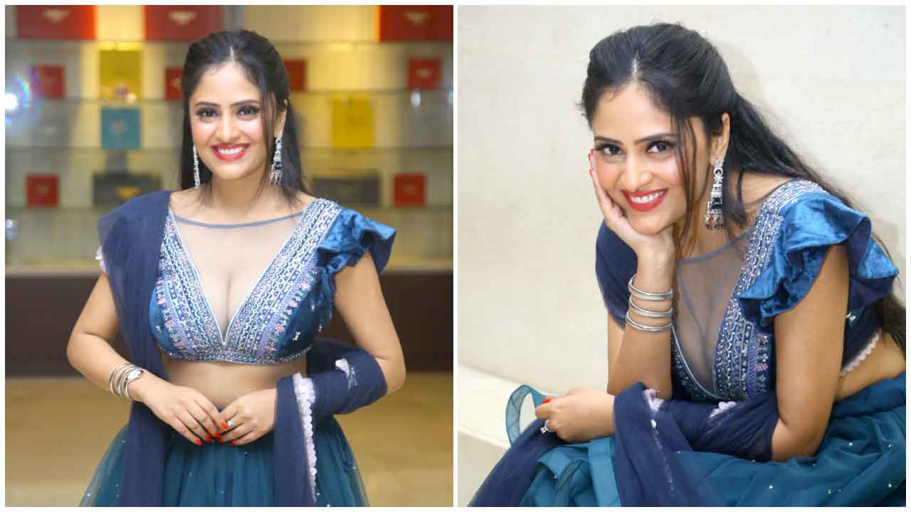 Sanya Thakur | ముసిముసి నవ్వులతో మనసు దోచేస్తున్న సన్యా ఠాకూర్..