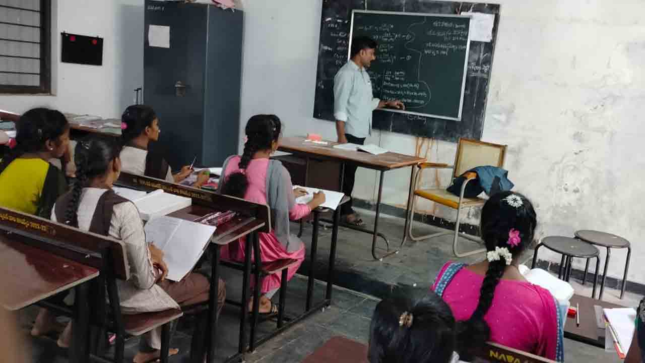 ఆంగ్లంపై పట్టు.. బంగరు భవిష్యత్తు