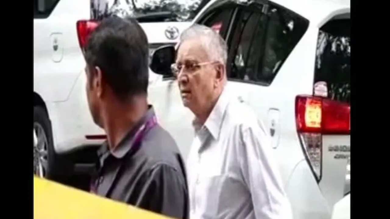 వాటీజ్‌ దిస్‌ నాన్సెన్స్‌.. ఏంటి మాకీ నరక యాతన..?: కర్ణాటక సీఎంపై ఓ వృద్ధుడి ఆగ్రహం