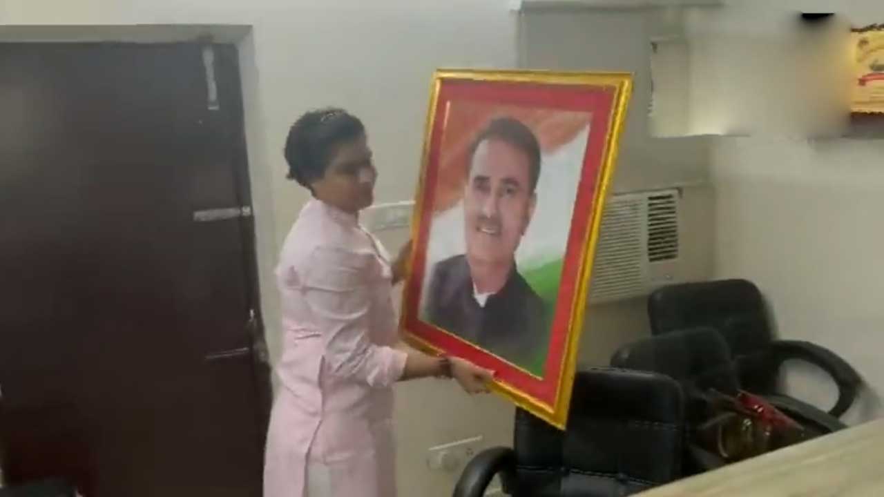 Praful Patel’s photo | నేషనలిస్ట్‌ స్టూడెంట్‌ కాంగ్రెస్‌ ఆఫీస్‌ నుంచి ప్రఫుల్‌ పటేల్‌ ఫొటో తొలగింపు