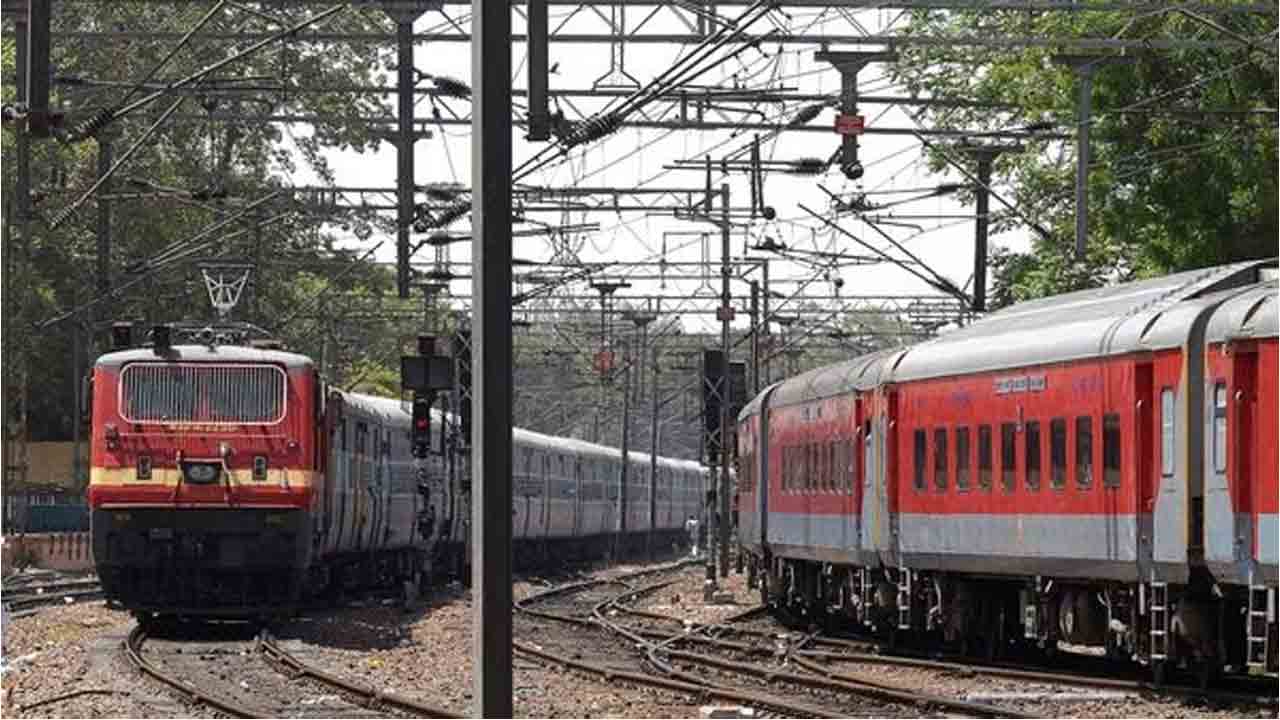 Special Trains | పలు స్టేషన్ల నుంచి 16 వారాంతపు ప్రత్యేక రైళ్లు పొడిగింపు