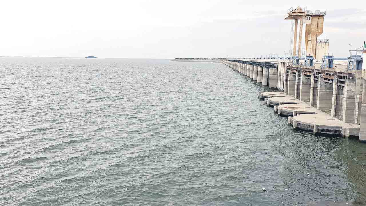 కాళేశ్వర గంగ కన్నీళ్లు తుడవంగ