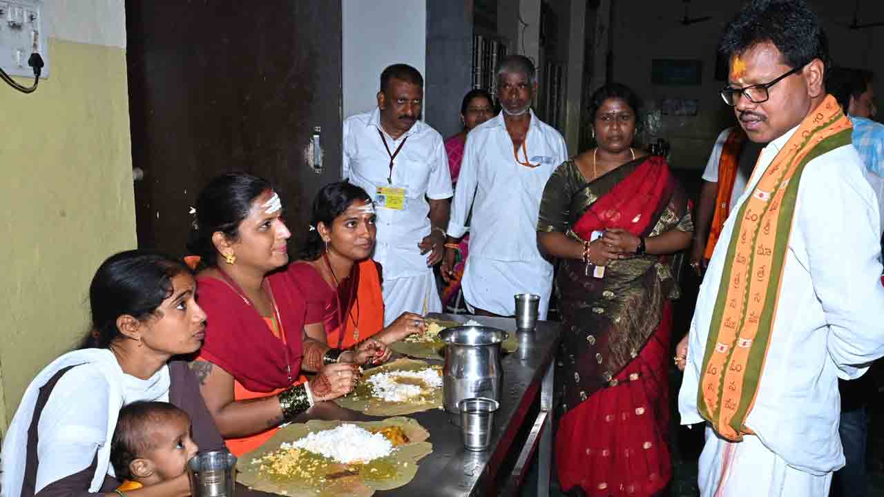 Srisailam Temple |  శ్రీశైలం భక్తులకు రుచికరమైన భోజనాన్ని అందించాలి : ఈవో