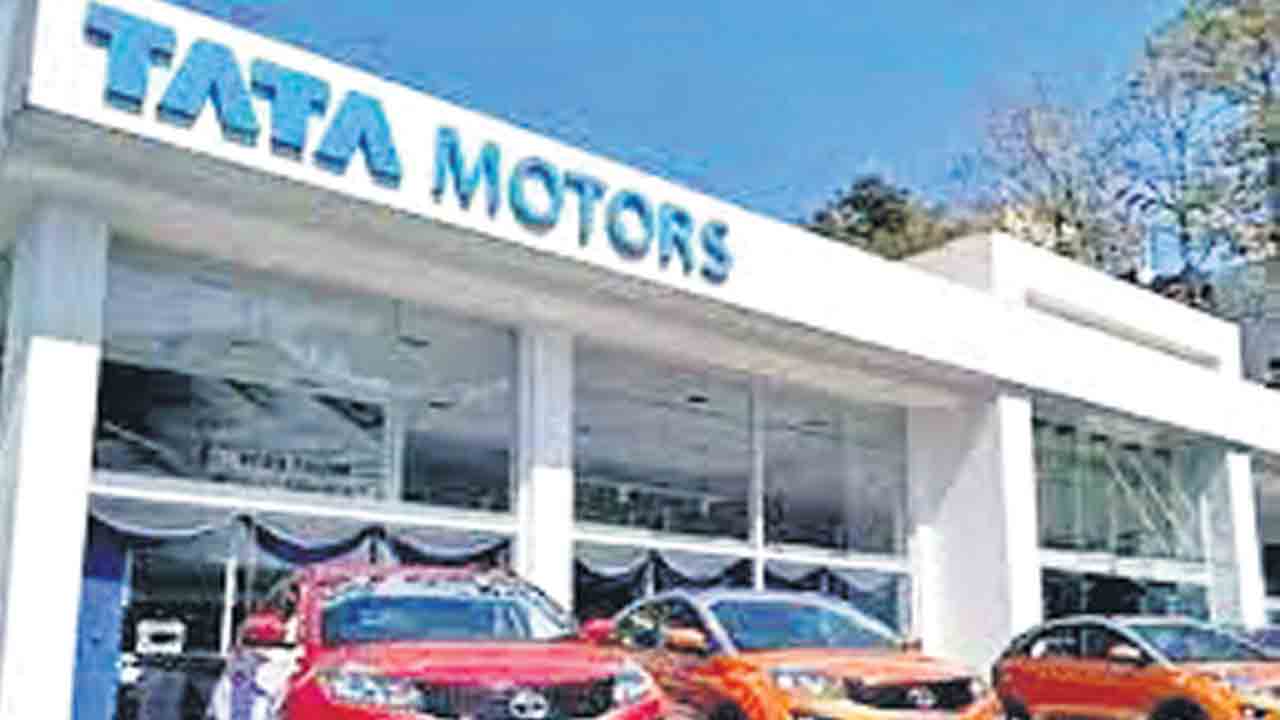 టాటా మోటర్స్‌ లాభం 3,300 కోట్లు