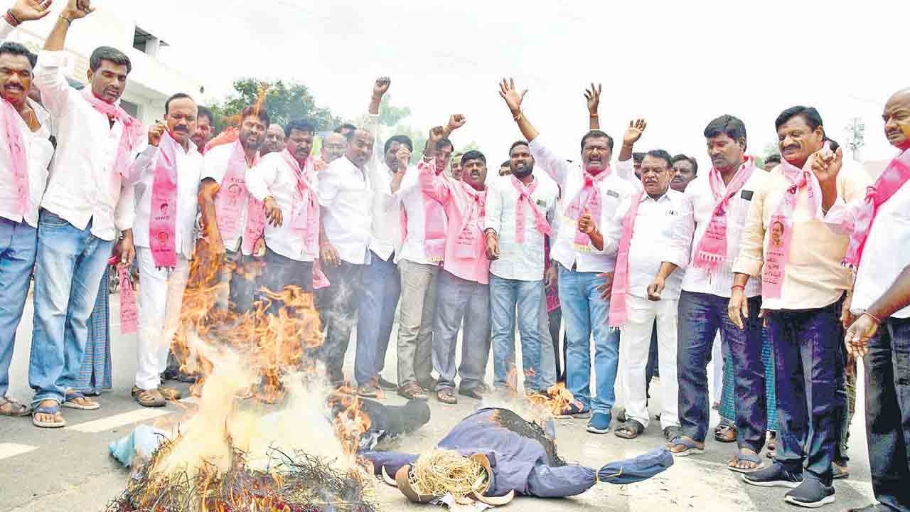 రేవంత్‌.. నీ తాట‌తీస్తం