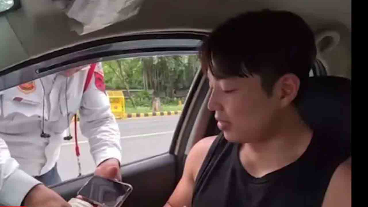 Traffic Violation | ఢిల్లీలో ట్రాఫిక్ రూల్స్ ఉల్లంఘిస్తే రూ.5000 ఫైన్.. కానిస్టేబుల్‌పై సస్పెన్షన్ వేటు